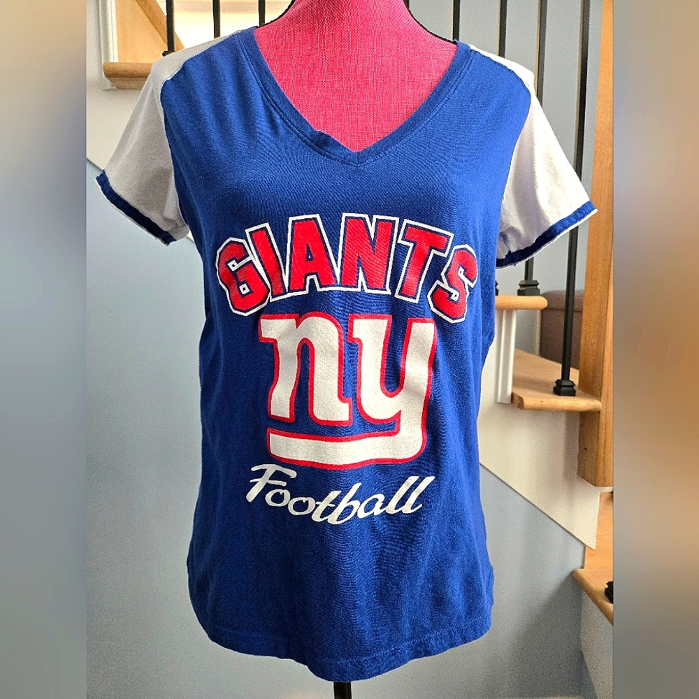 GIANTS NFL V Neck T-Shirt -‎ Large - Like New